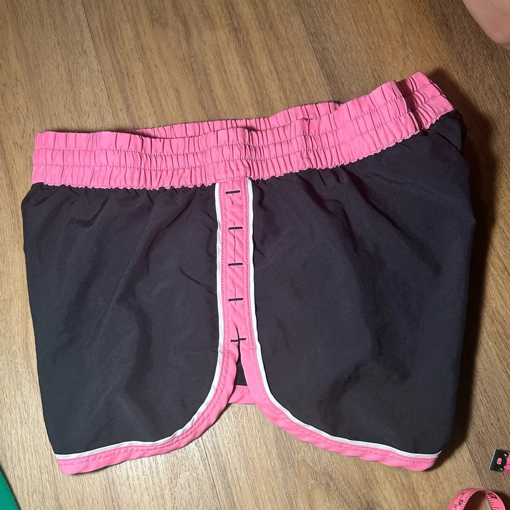 Under Armour Black and Pink Women’s Athletic Shorts Size XS